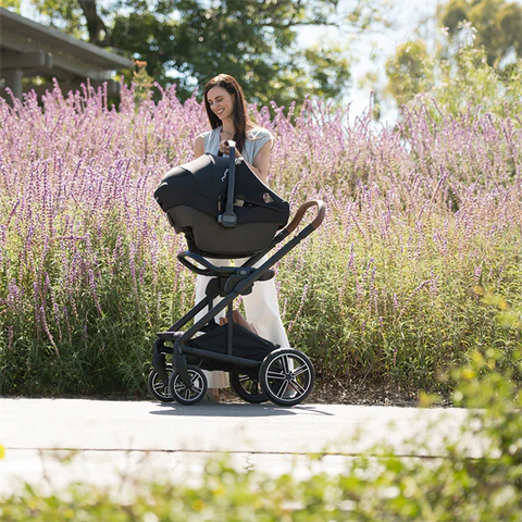 La poussette qui suit votre vraie vie de parent : découvrez la MIXX de Nuna