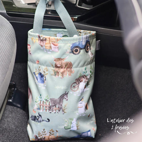 Poubelle De Voiture À La Ferme