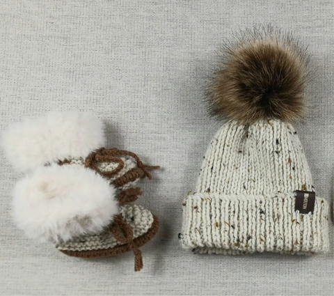 Tuque évolutive Beige Moustachée Et Bottines (0-6 Mois)