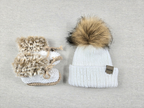 Tuque Blanche Et Bottines (0-6 Mois)