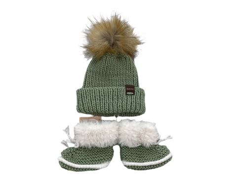 Tuque Évolutive Avec Pompon & Bottines Vert Pâle (0-6 Mois)