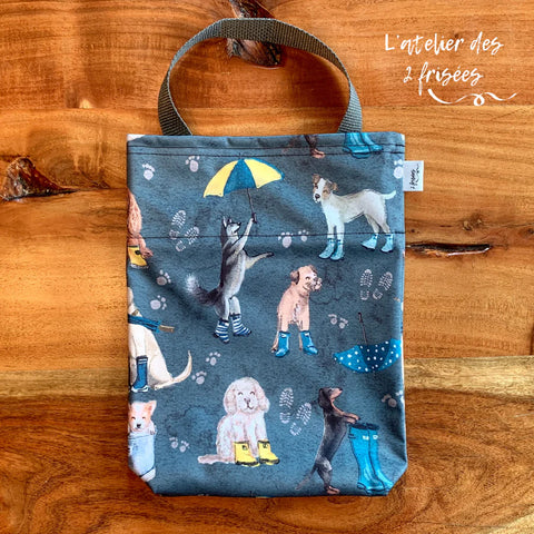 Poubelle De Voiture Chiots Sous La Pluie